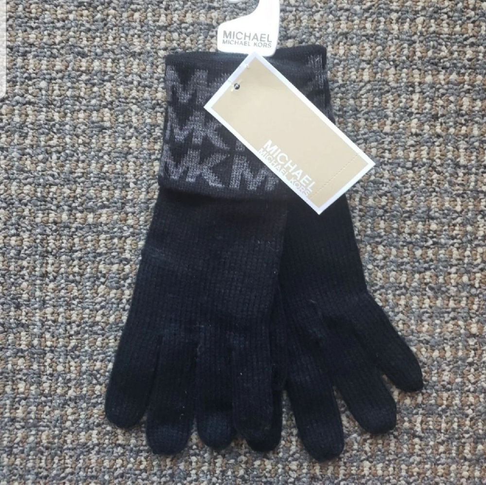 Michael Kors black gloves NWT!